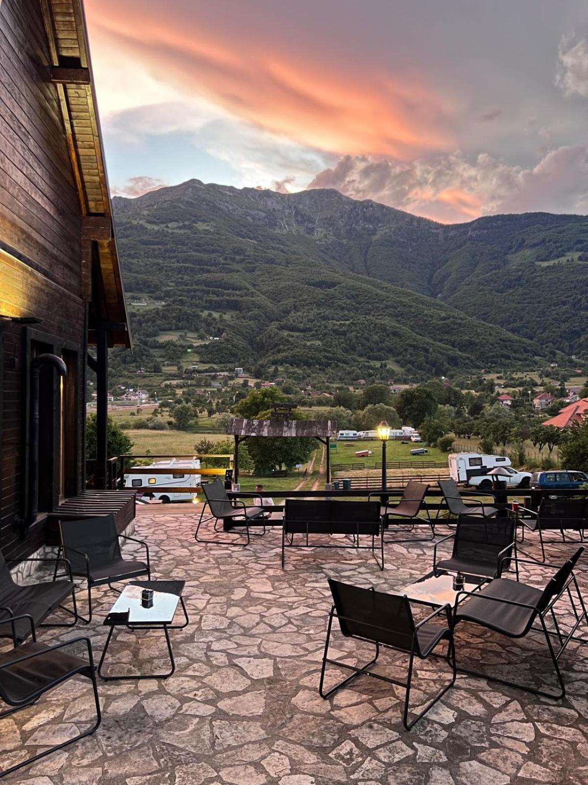 Camp Hotel Lake Views Πλαβ Εξωτερικό φωτογραφία